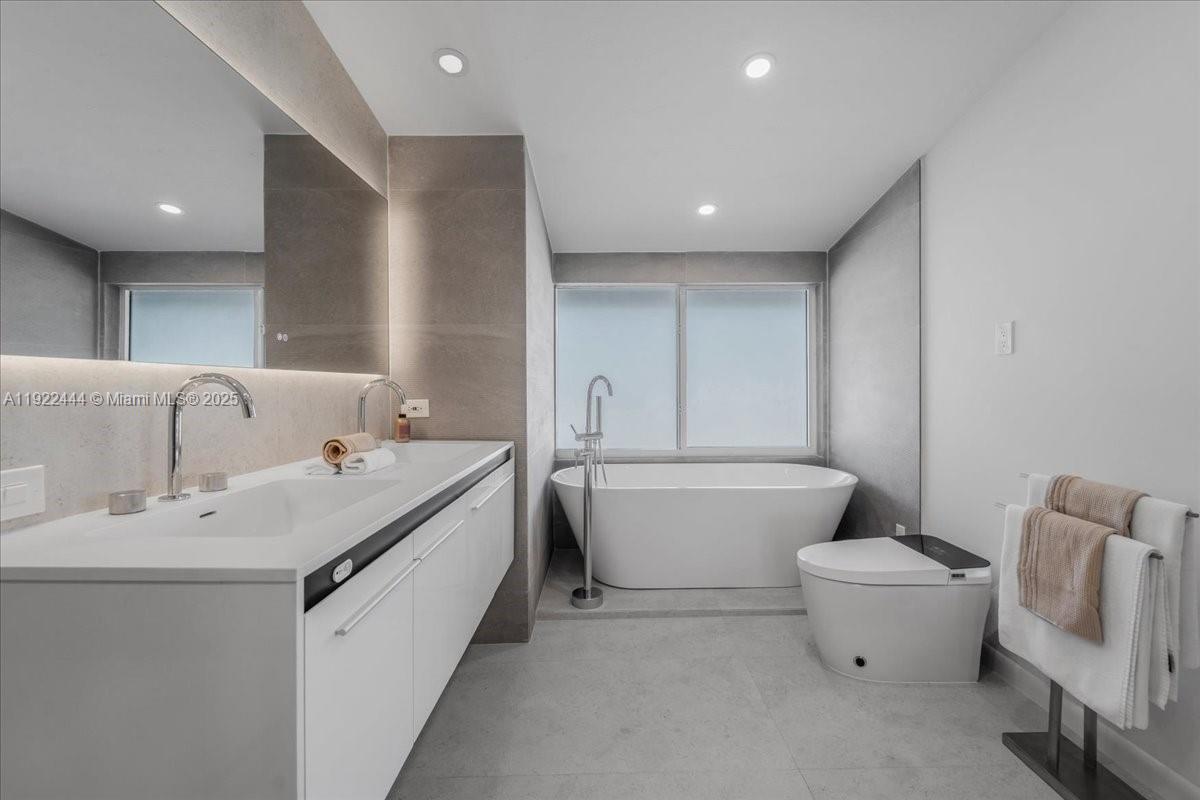 669 S Mashta Dr Key Biscayne, FL 33149