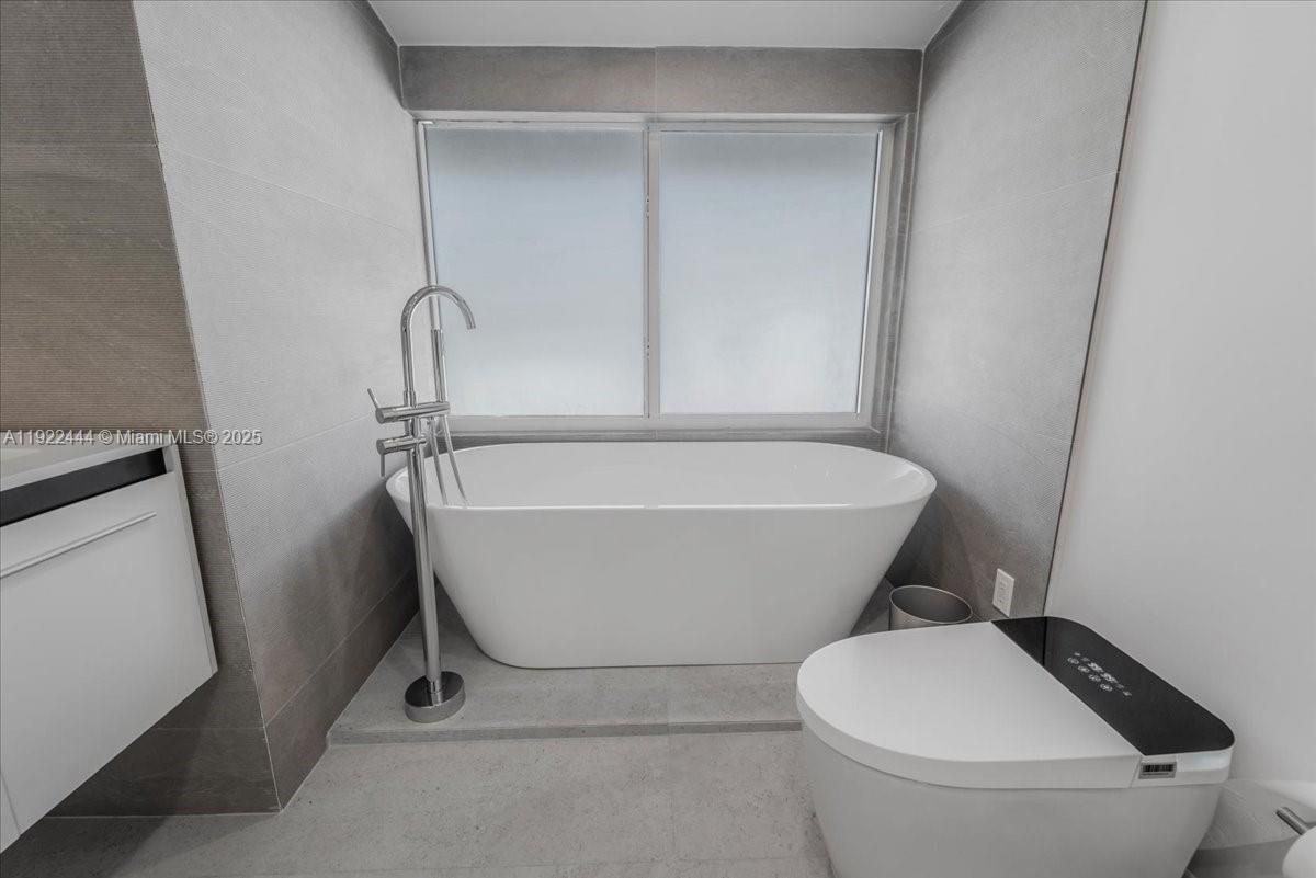 669 S Mashta Dr Key Biscayne, FL 33149