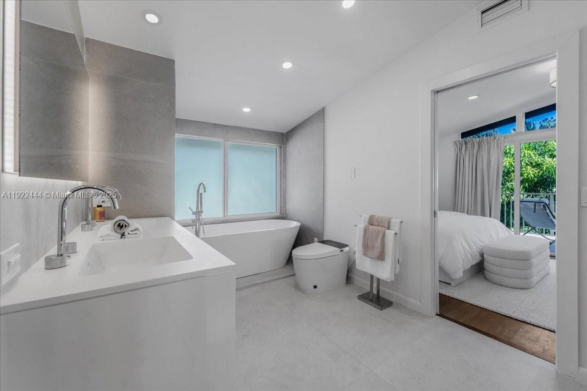 669 S Mashta Dr Key Biscayne, FL 33149