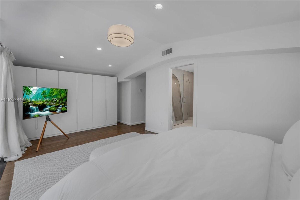 669 S Mashta Dr Key Biscayne, FL 33149