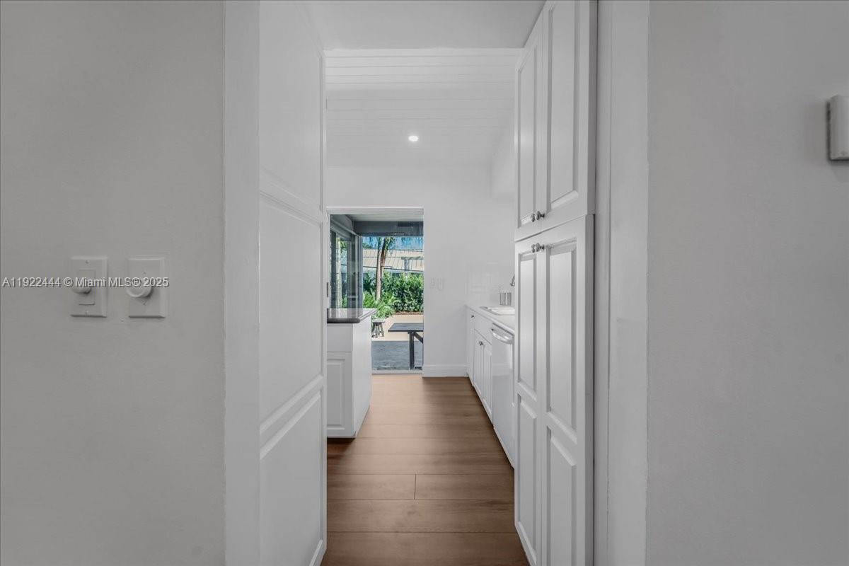 669 S Mashta Dr Key Biscayne, FL 33149