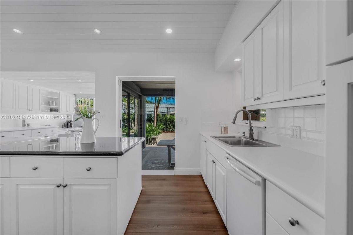 669 S Mashta Dr Key Biscayne, FL 33149