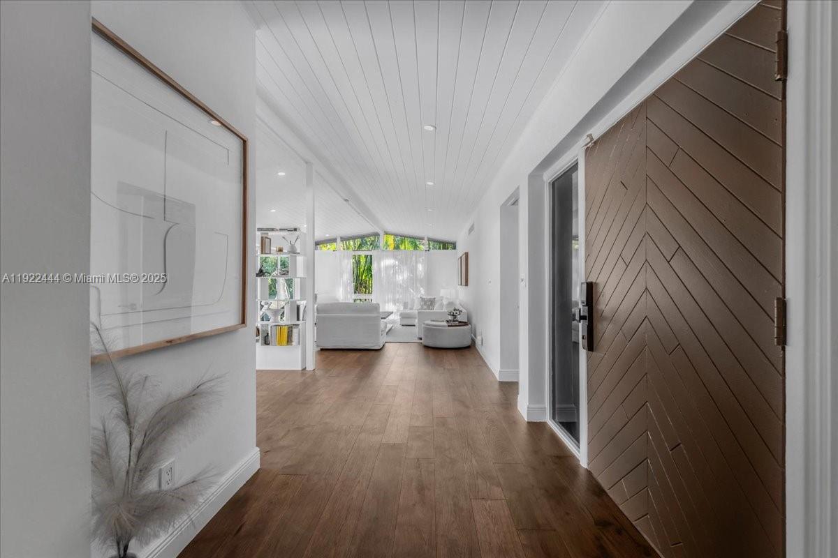 669 S Mashta Dr Key Biscayne, FL 33149