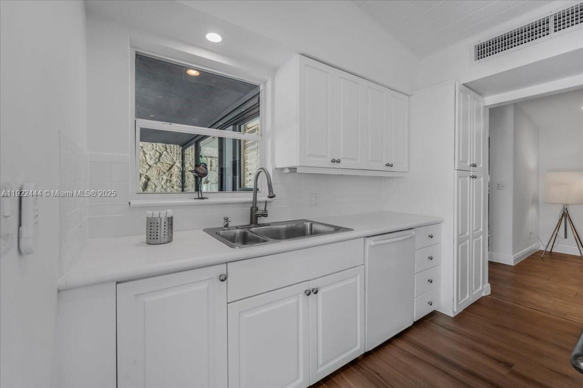 669 S Mashta Dr Key Biscayne, FL 33149