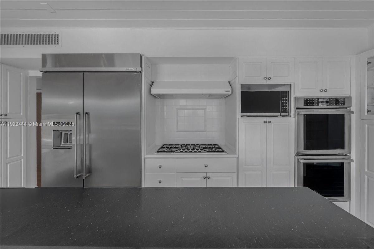 669 S Mashta Dr Key Biscayne, FL 33149