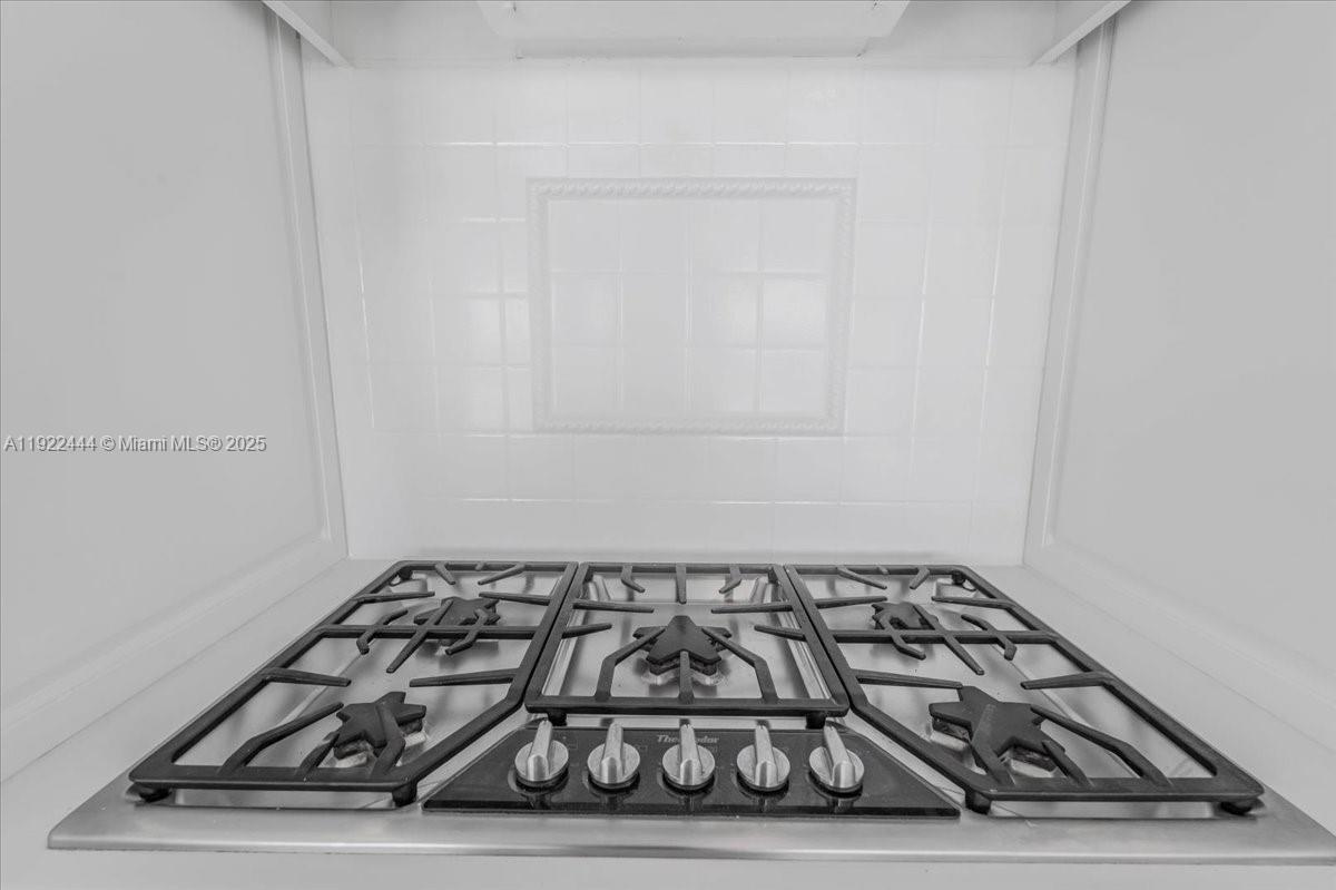 669 S Mashta Dr Key Biscayne, FL 33149