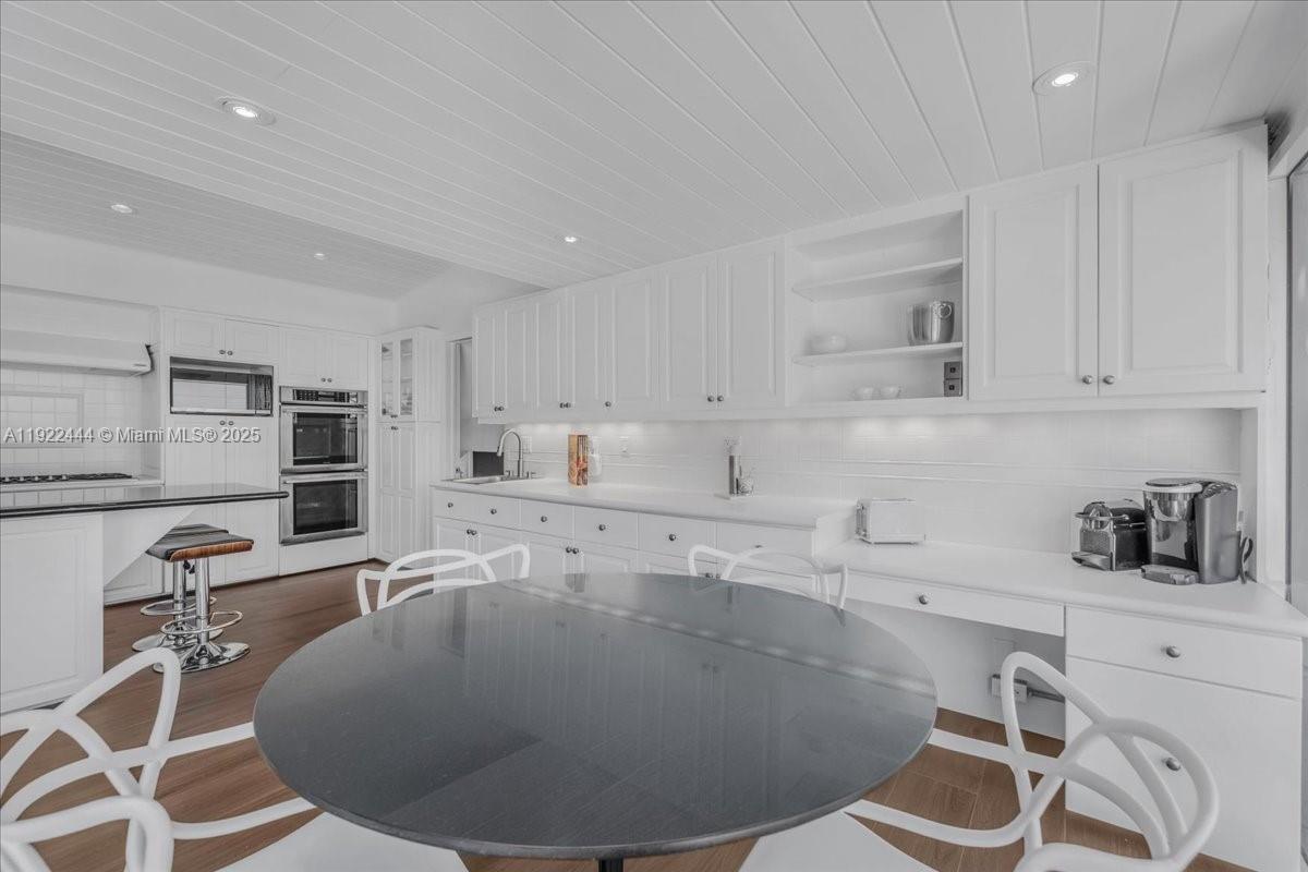 669 S Mashta Dr Key Biscayne, FL 33149