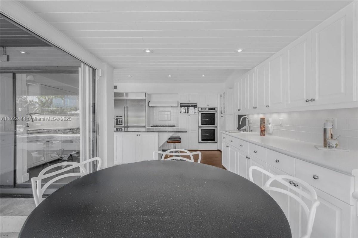 669 S Mashta Dr Key Biscayne, FL 33149