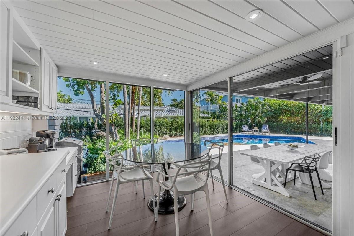 669 S Mashta Dr Key Biscayne, FL 33149