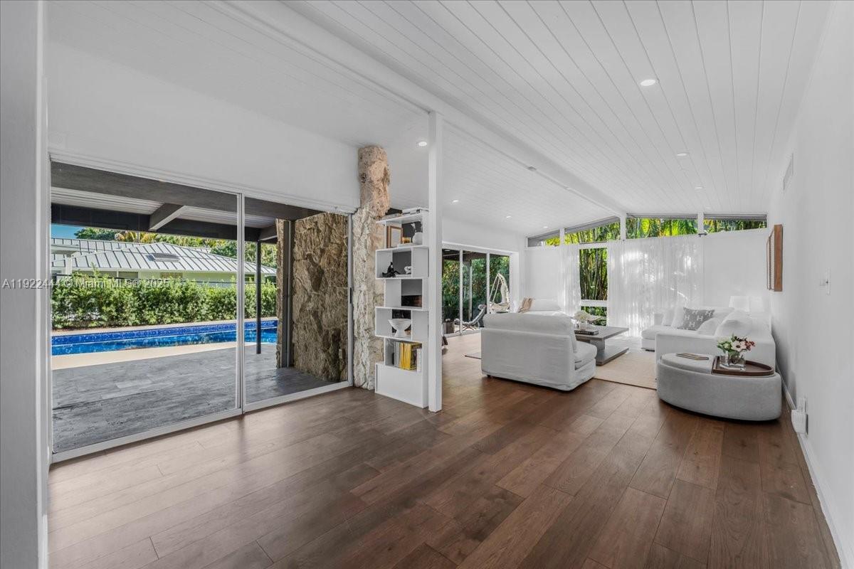 669 S Mashta Dr Key Biscayne, FL 33149