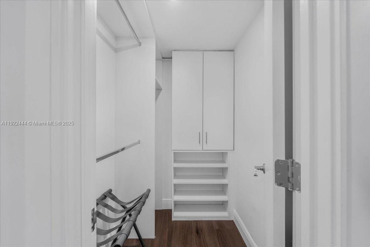 669 S Mashta Dr Key Biscayne, FL 33149