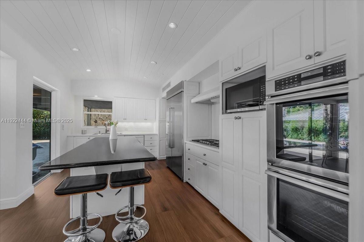 669 S Mashta Dr Key Biscayne, FL 33149