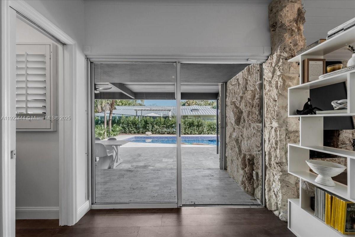 669 S Mashta Dr Key Biscayne, FL 33149