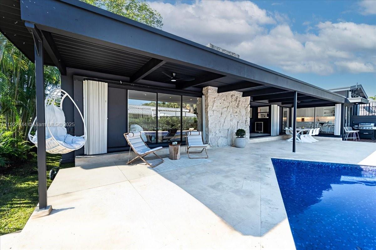 669 S Mashta Dr Key Biscayne, FL 33149