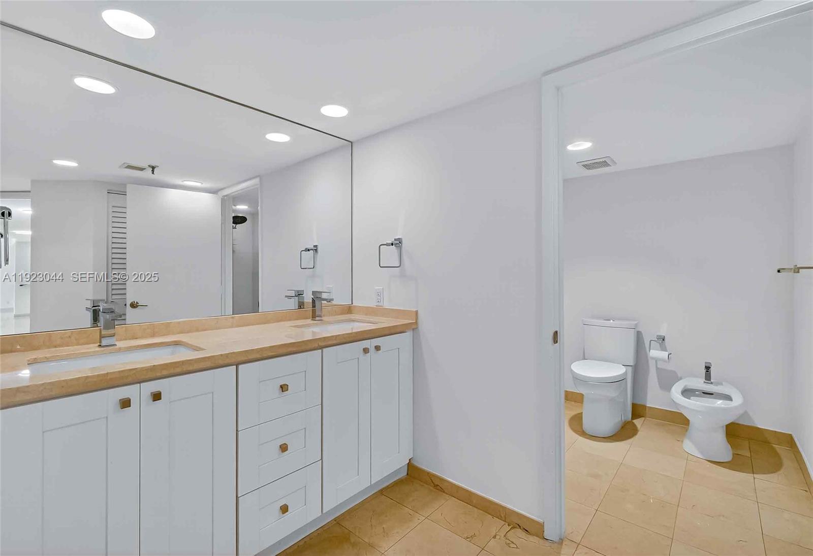 520 Brickell Key Dr #A604 Miami, FL 33131