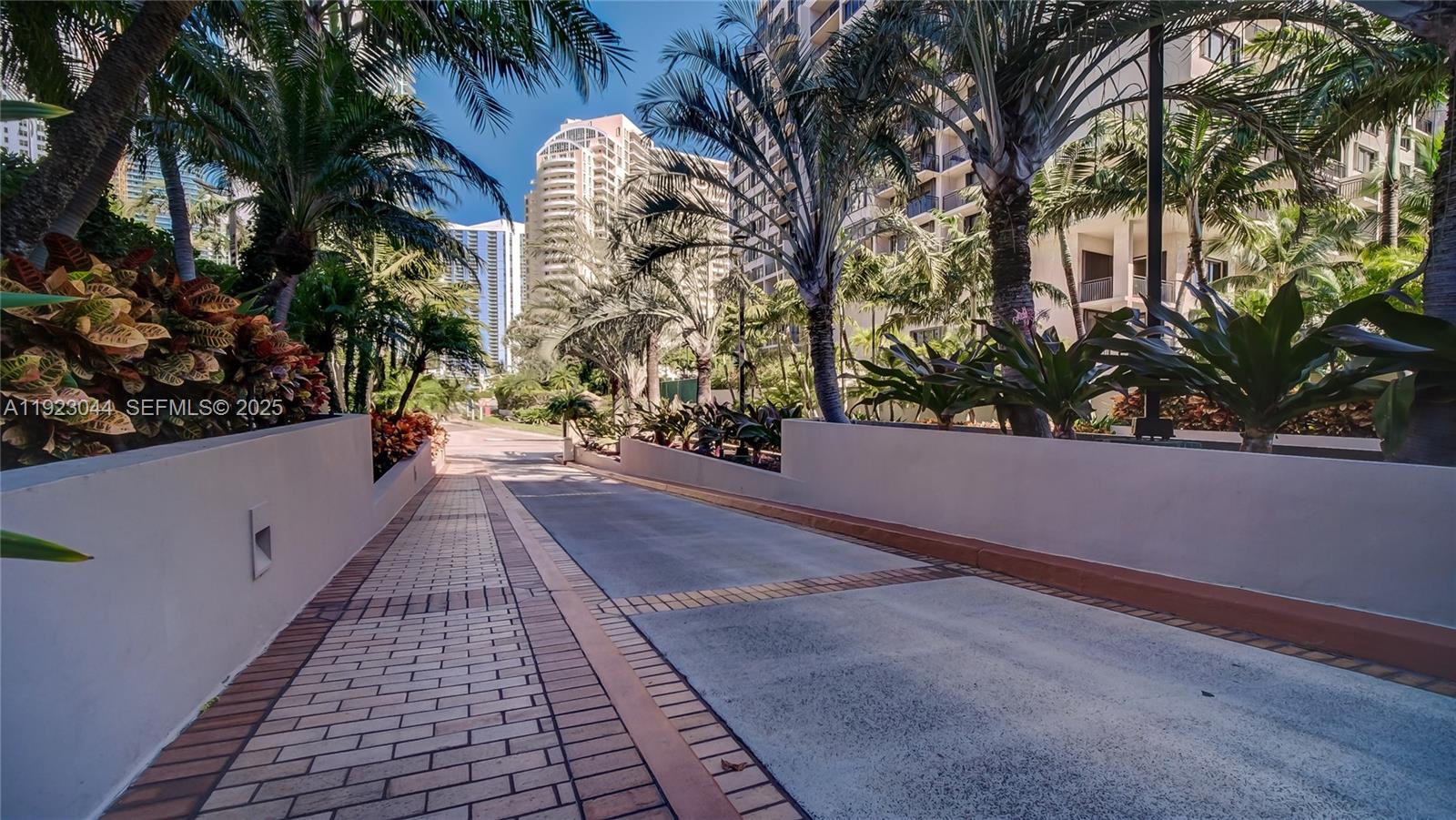 520 Brickell Key Dr #A604 Miami, FL 33131