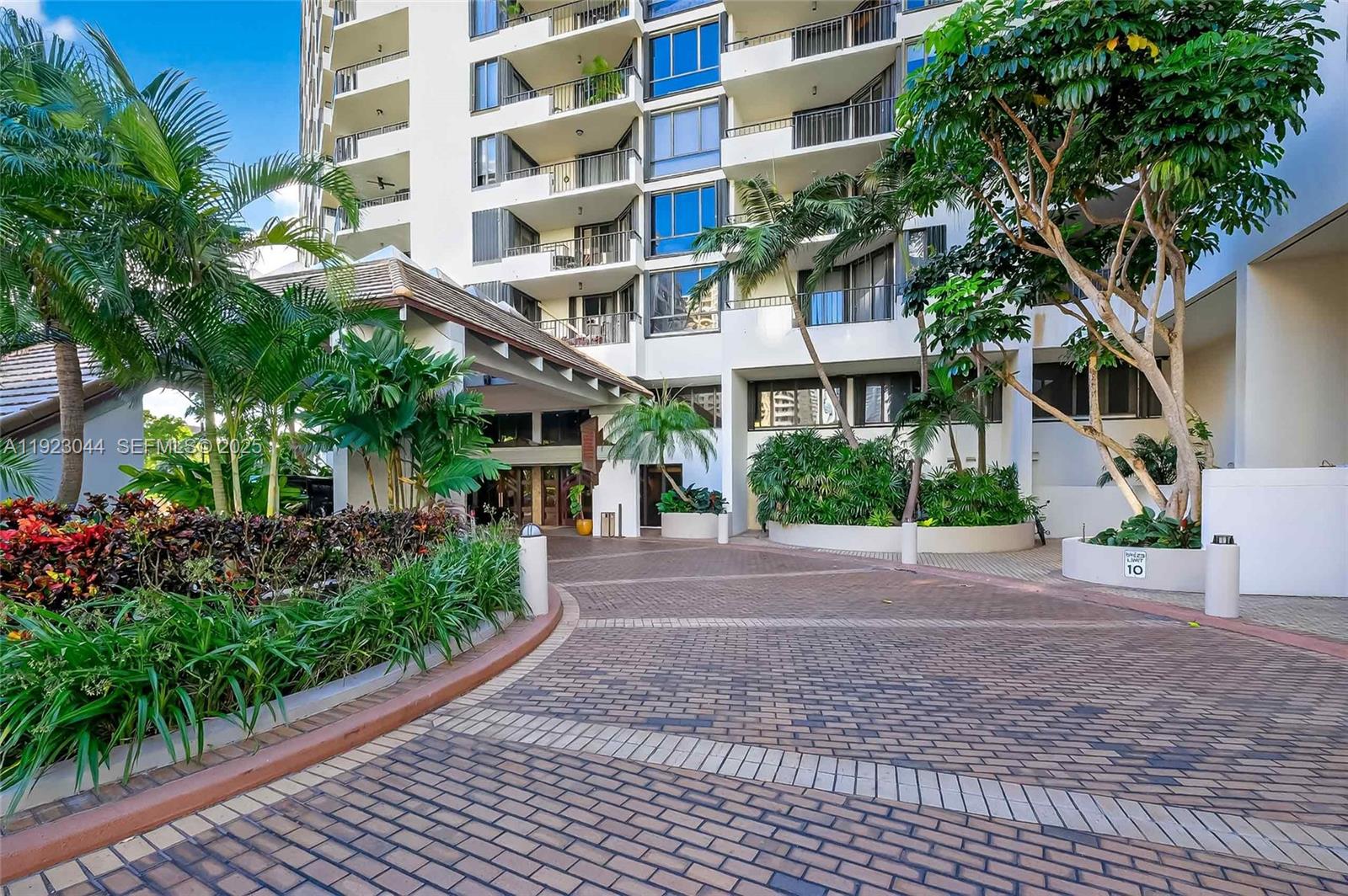 520 Brickell Key Dr #A604 Miami, FL 33131