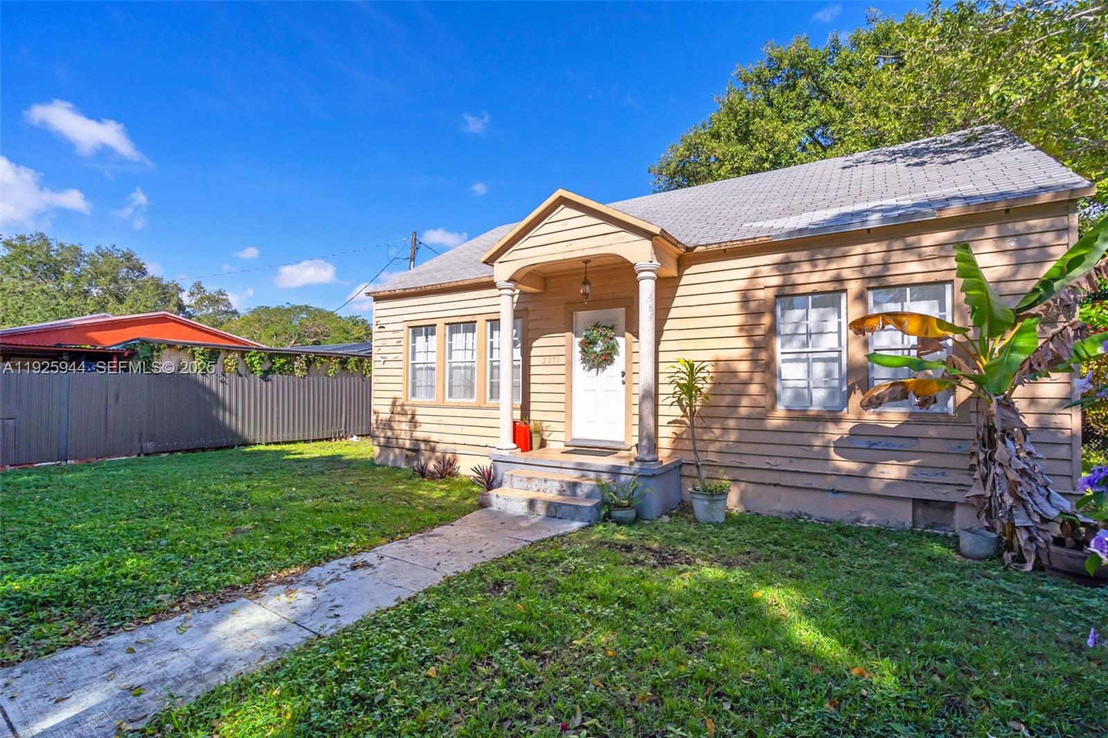 2271 SW 11th St Miami, FL 33135