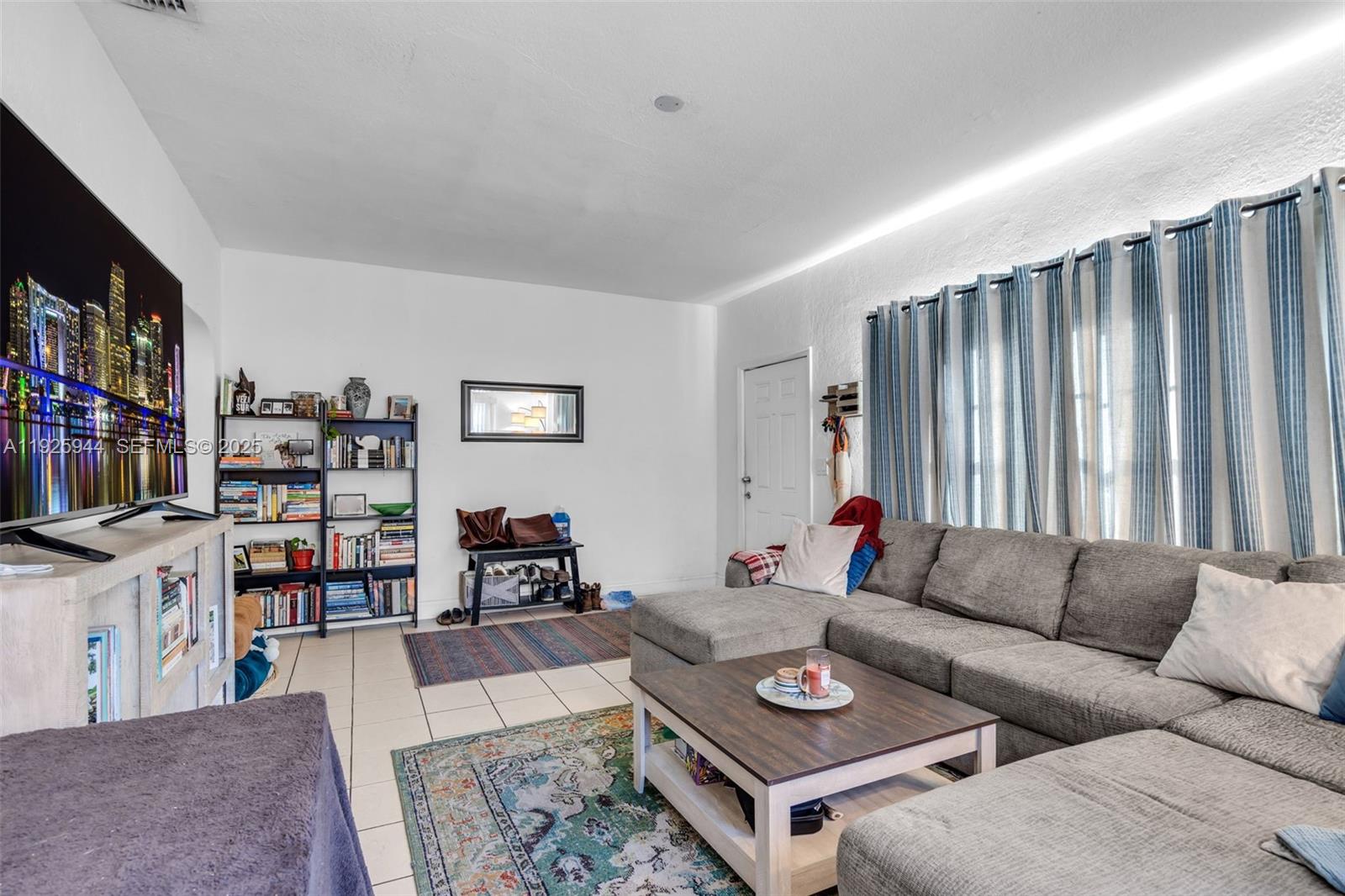 2271 SW 11th St Miami, FL 33135