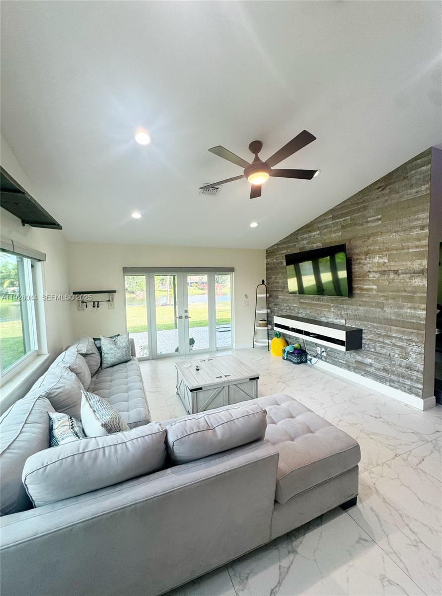 15500 Carriage Ct Davie, FL 33331