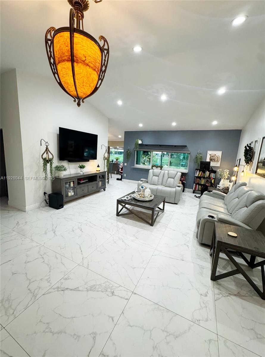 15500 Carriage Ct Davie, FL 33331