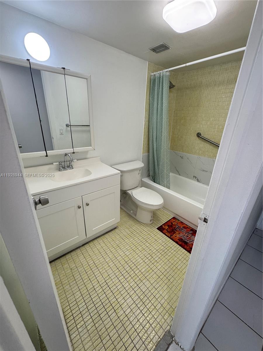1470 NE 125th Ter #205 North Miami, FL 33161