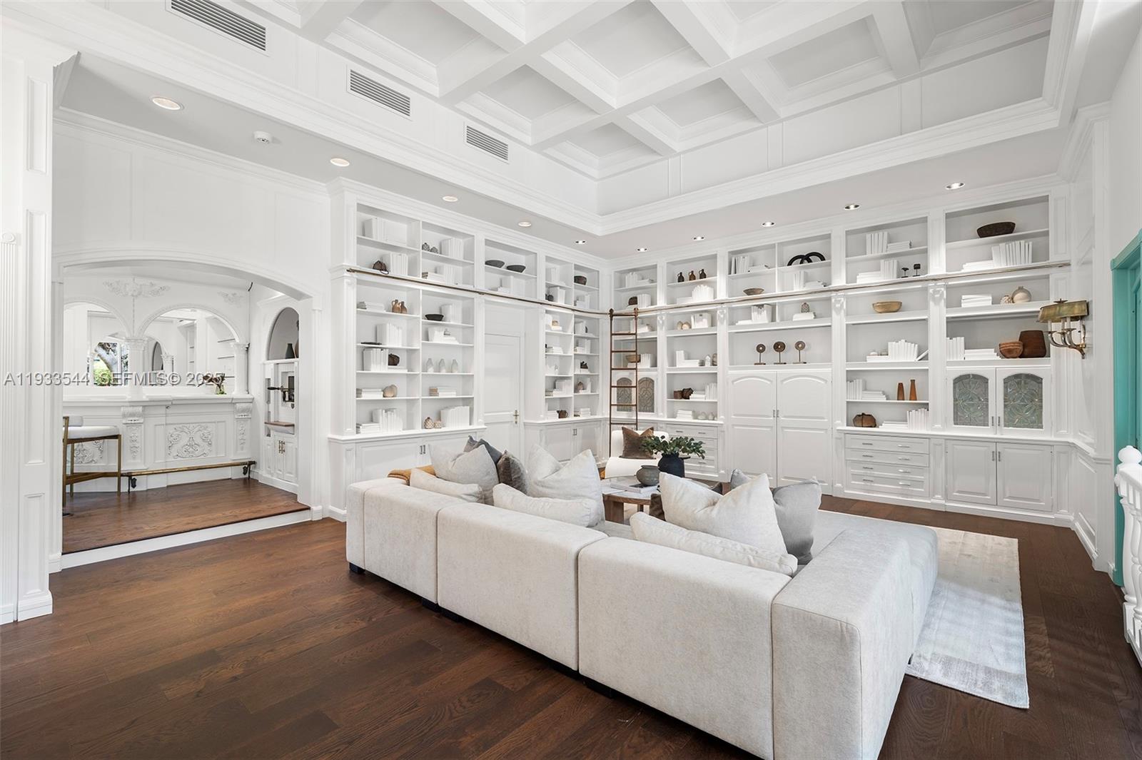 3500 Flamingo Dr Miami Beach, FL 33140