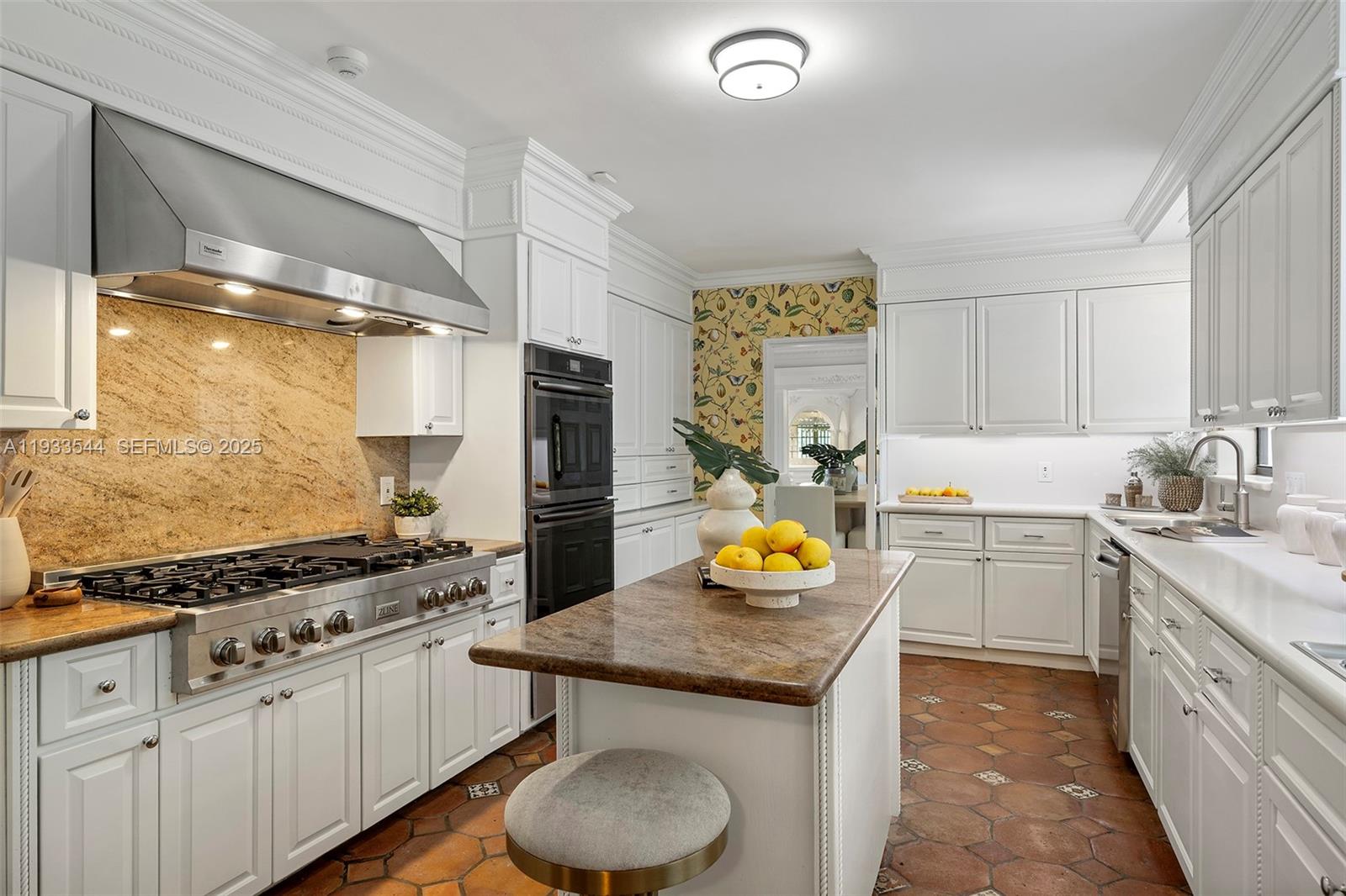 3500 Flamingo Dr Miami Beach, FL 33140