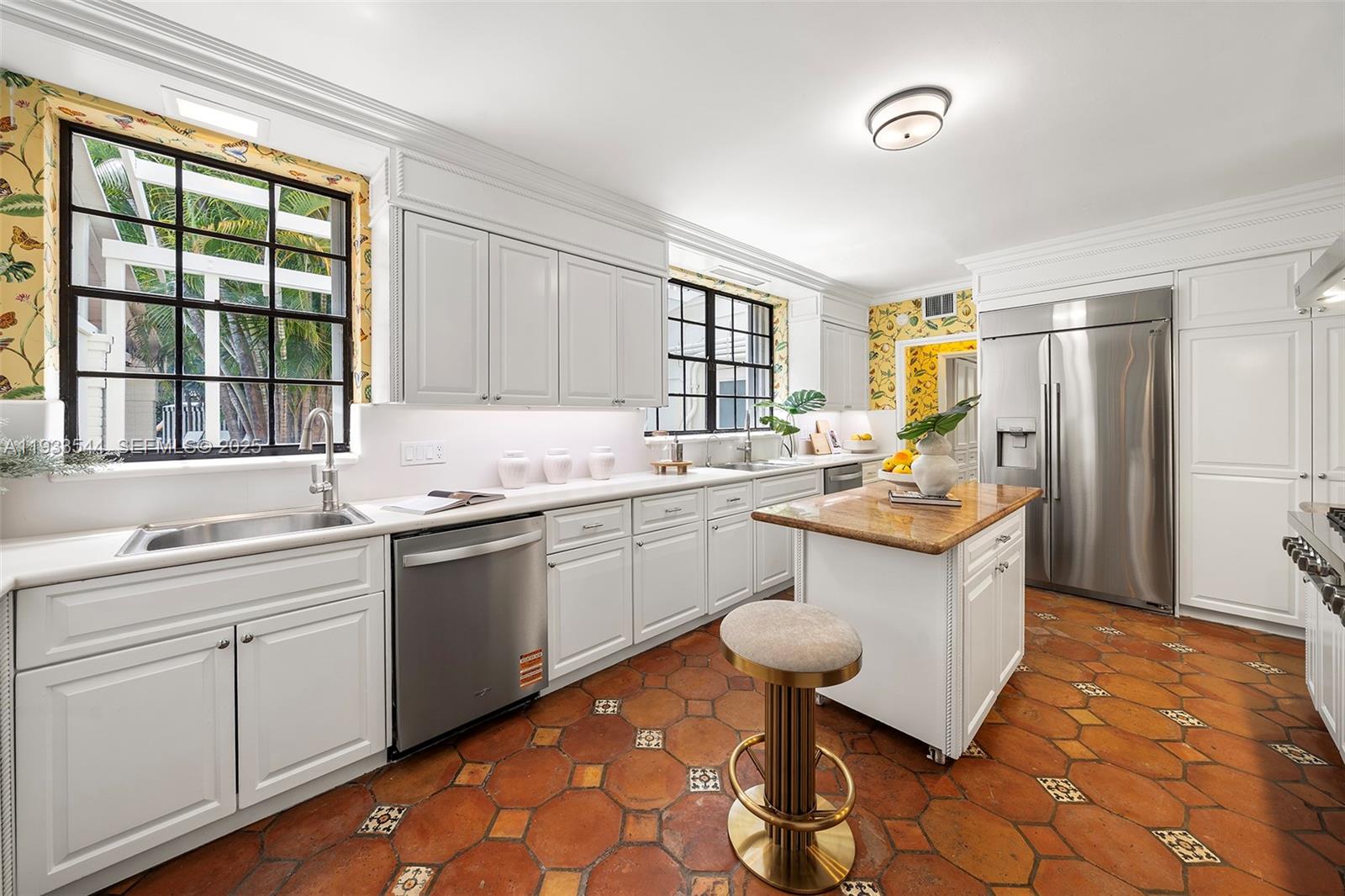 3500 Flamingo Dr Miami Beach, FL 33140