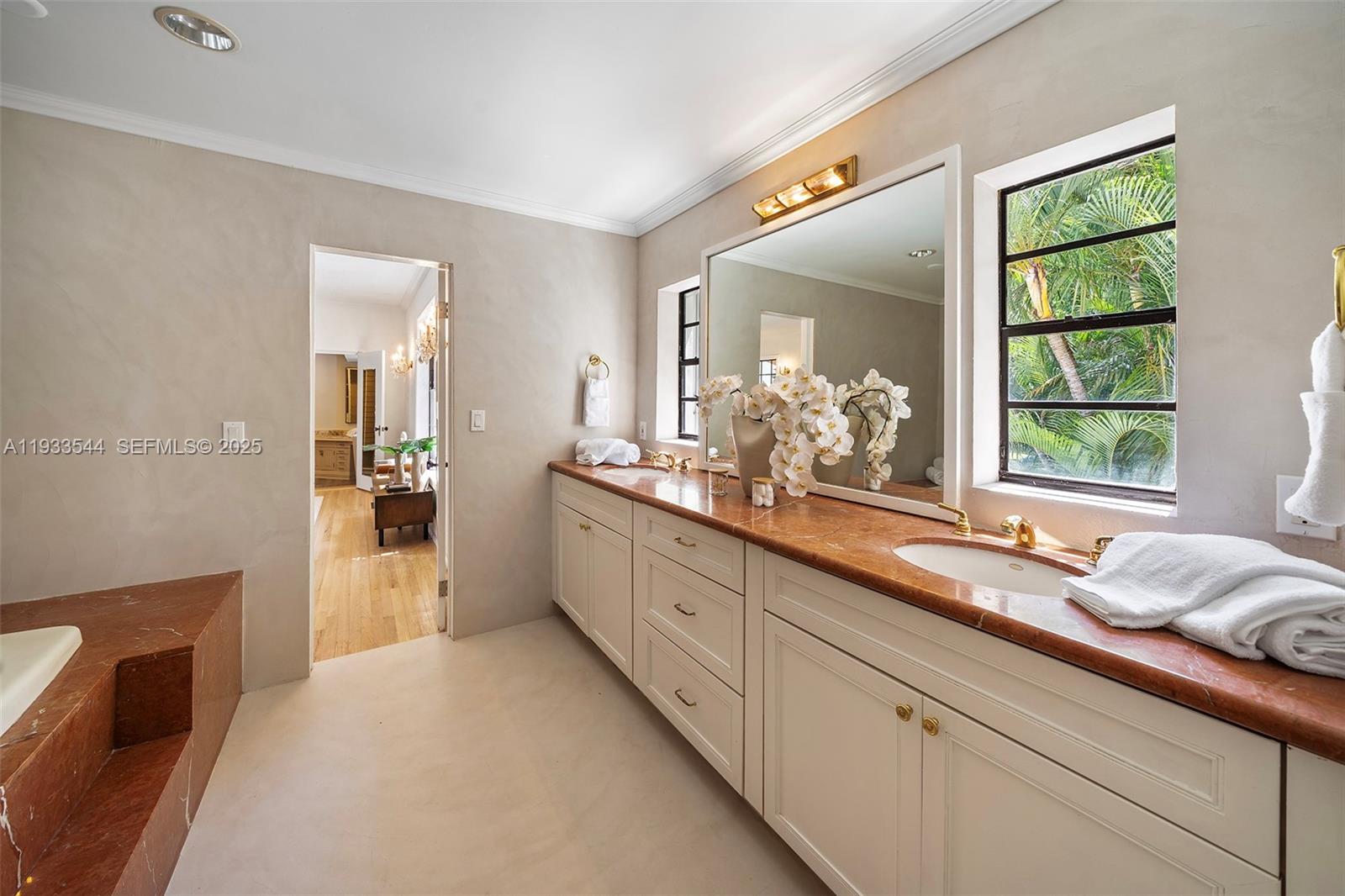 3500 Flamingo Dr Miami Beach, FL 33140