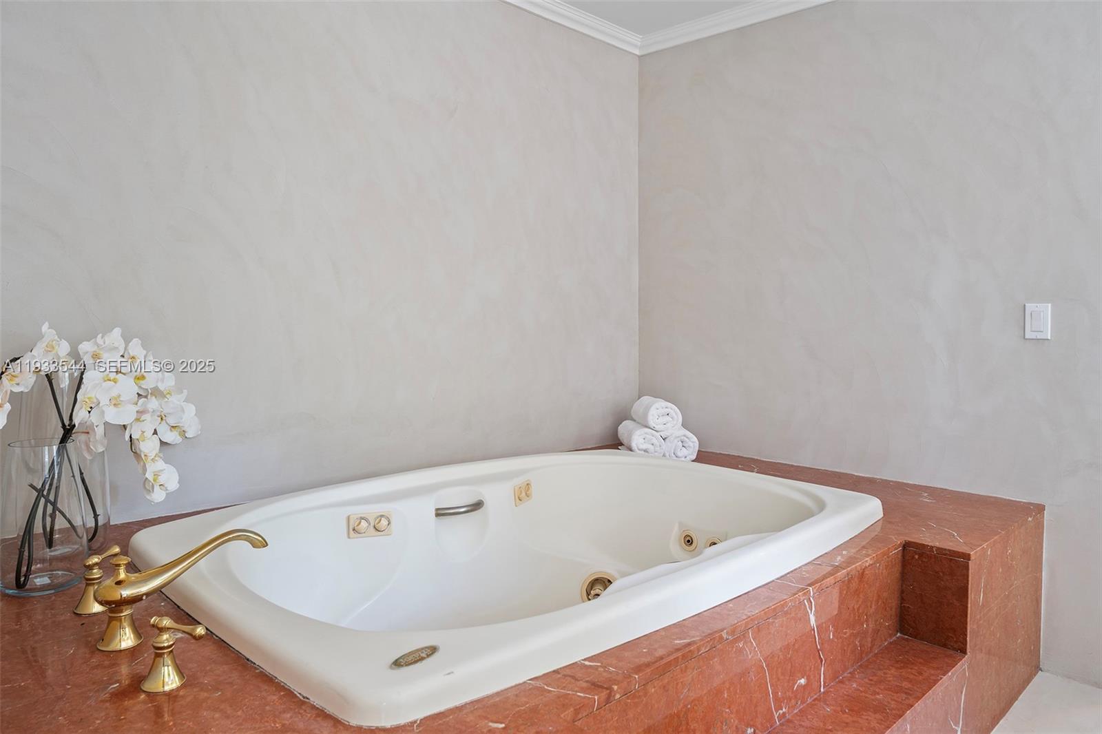 3500 Flamingo Dr Miami Beach, FL 33140