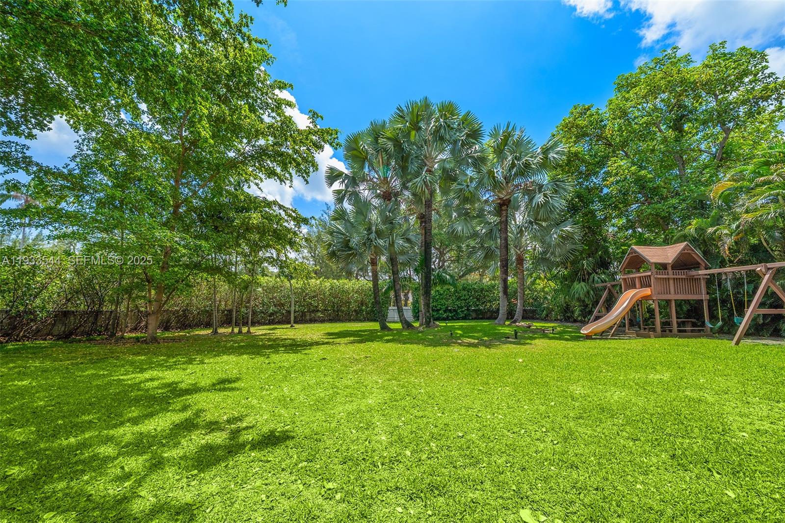 3500 Flamingo Dr Miami Beach, FL 33140