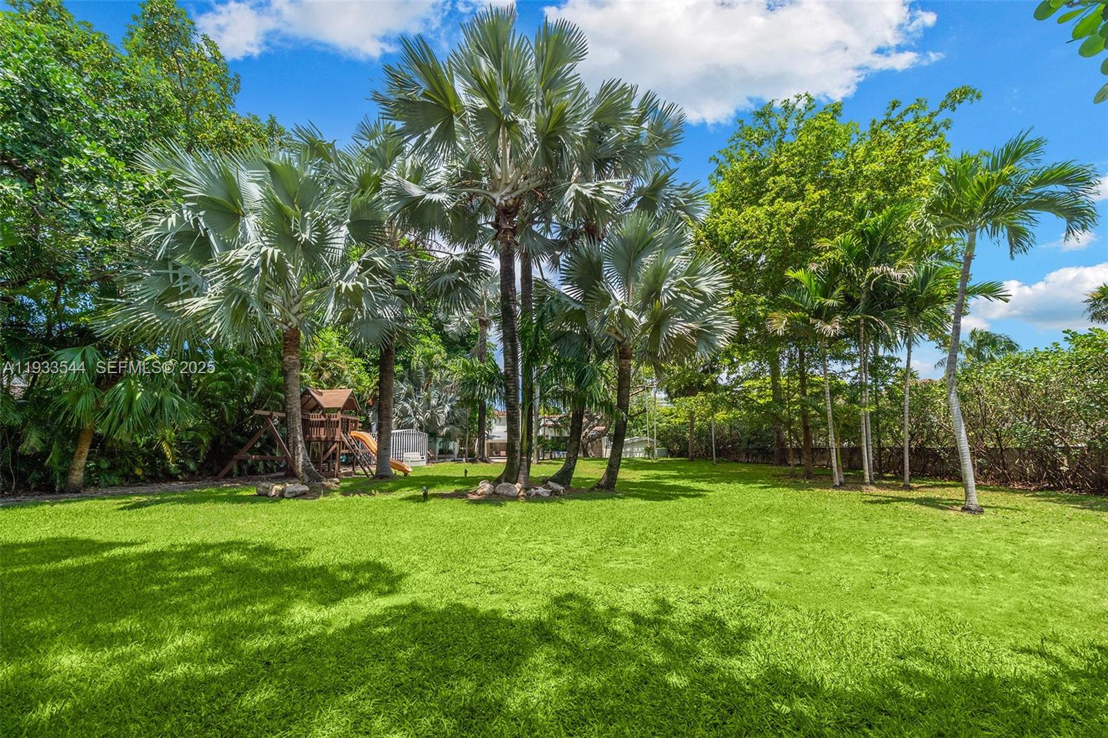 3500 Flamingo Dr Miami Beach, FL 33140