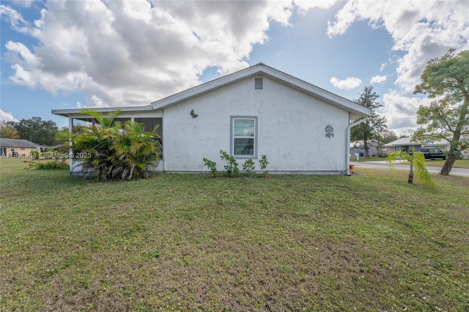 2001 Schooner Dr La Belle, FL 33935