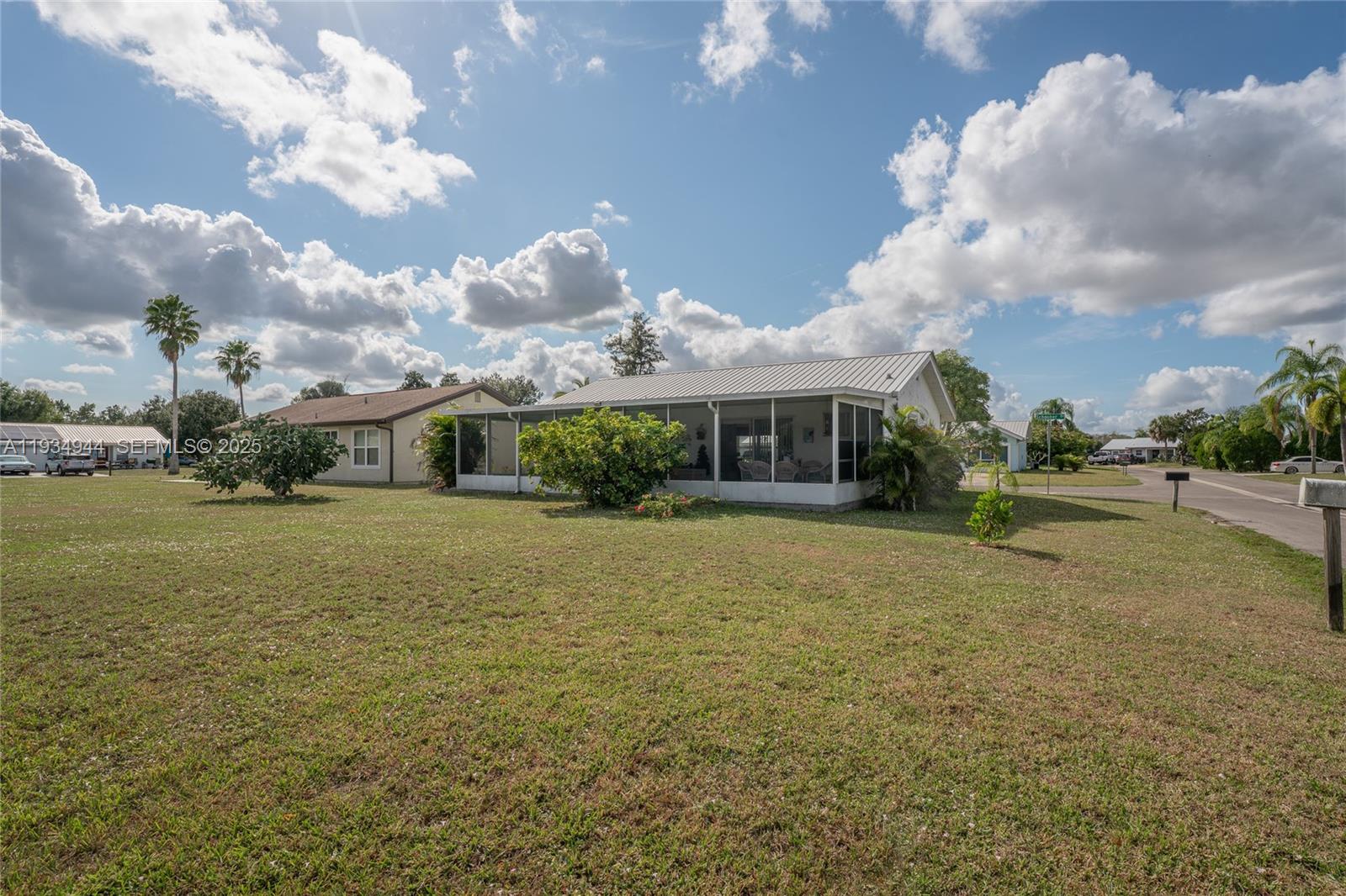 2001 Schooner Dr La Belle, FL 33935