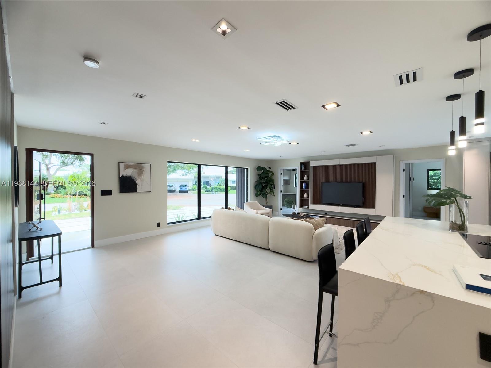 5561 NE 28th Ave Fort Lauderdale, FL 33308