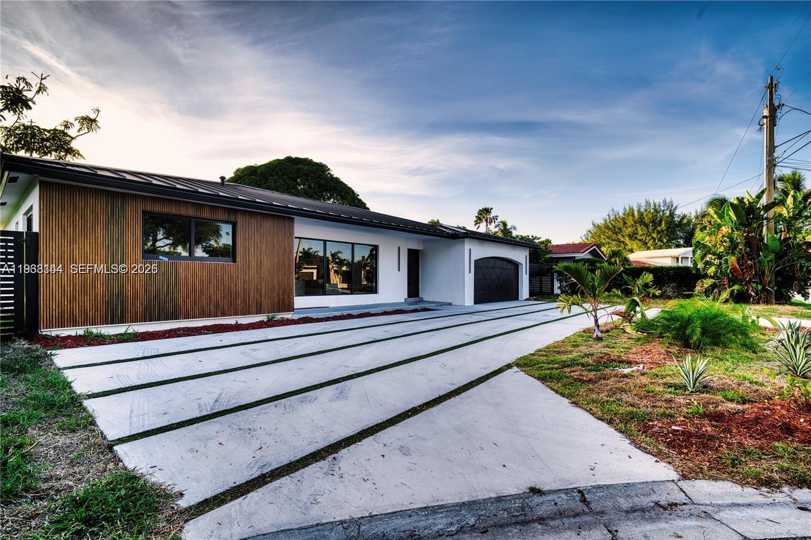 5561 NE 28th Ave Fort Lauderdale, FL 33308