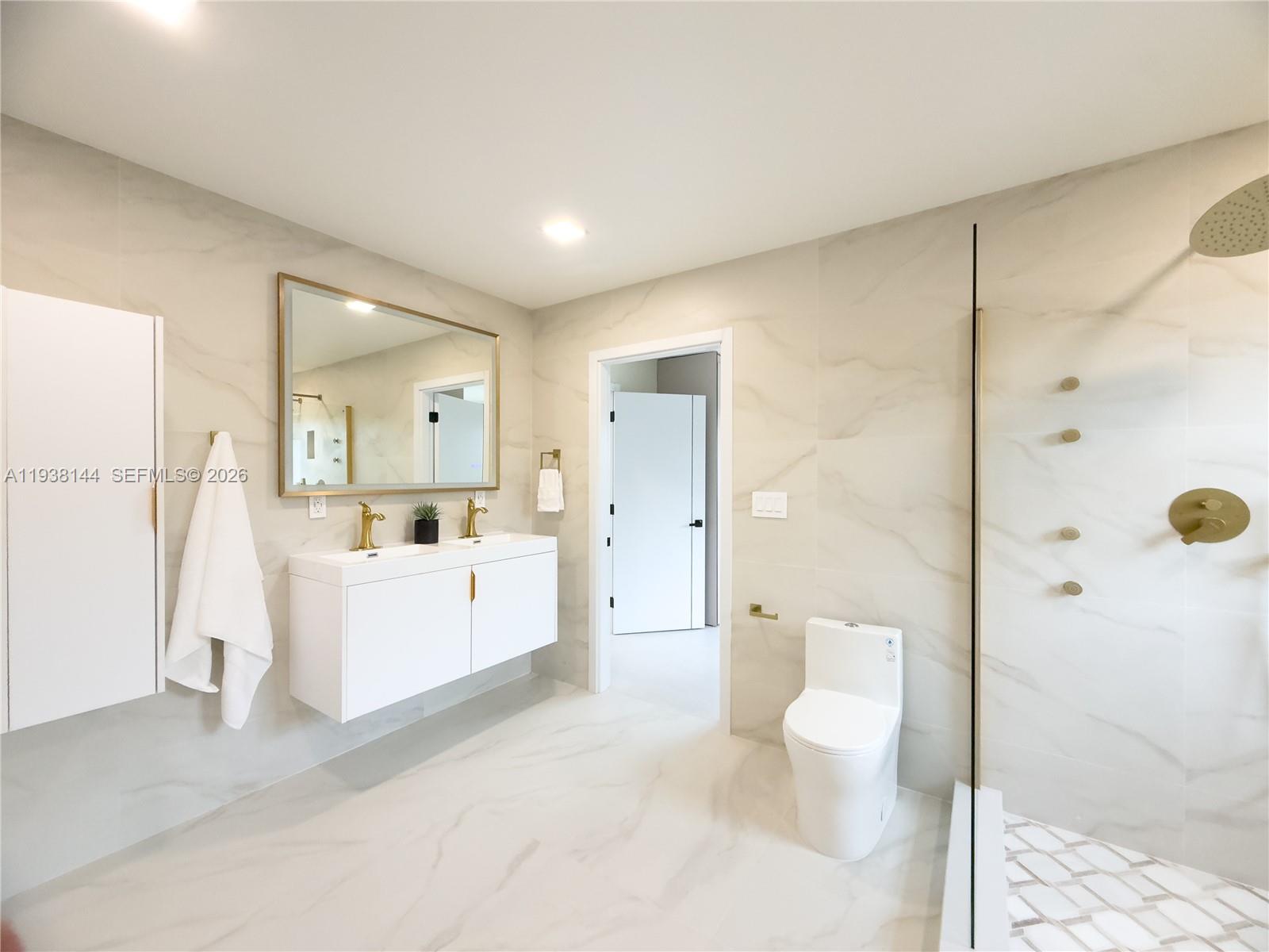 5561 NE 28th Ave Fort Lauderdale, FL 33308