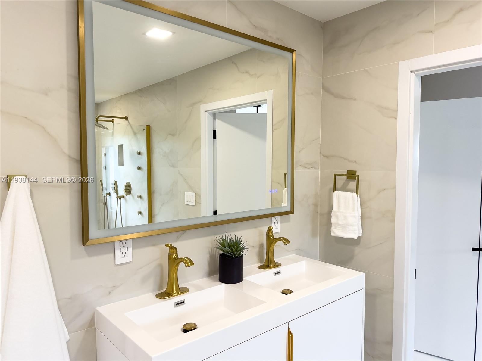 5561 NE 28th Ave Fort Lauderdale, FL 33308