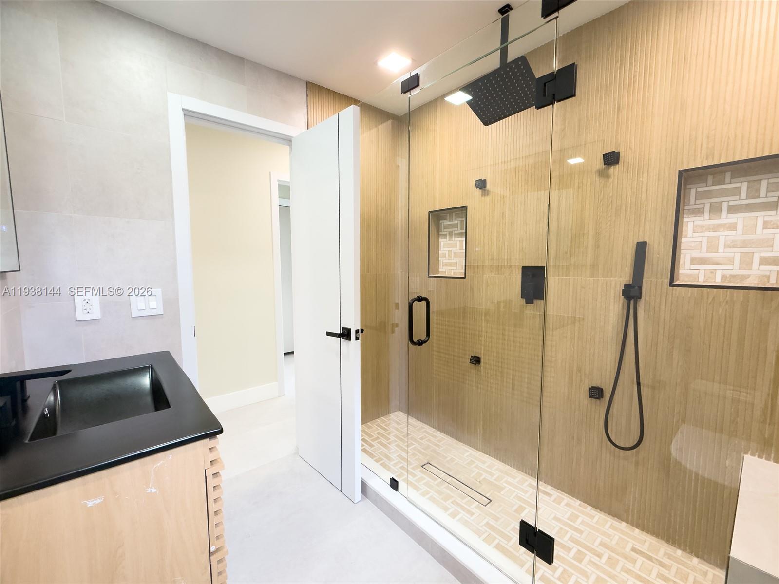 5561 NE 28th Ave Fort Lauderdale, FL 33308