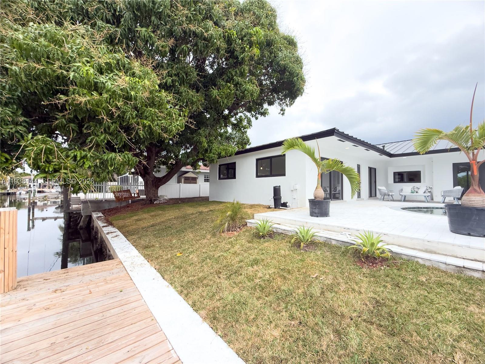 5561 NE 28th Ave Fort Lauderdale, FL 33308