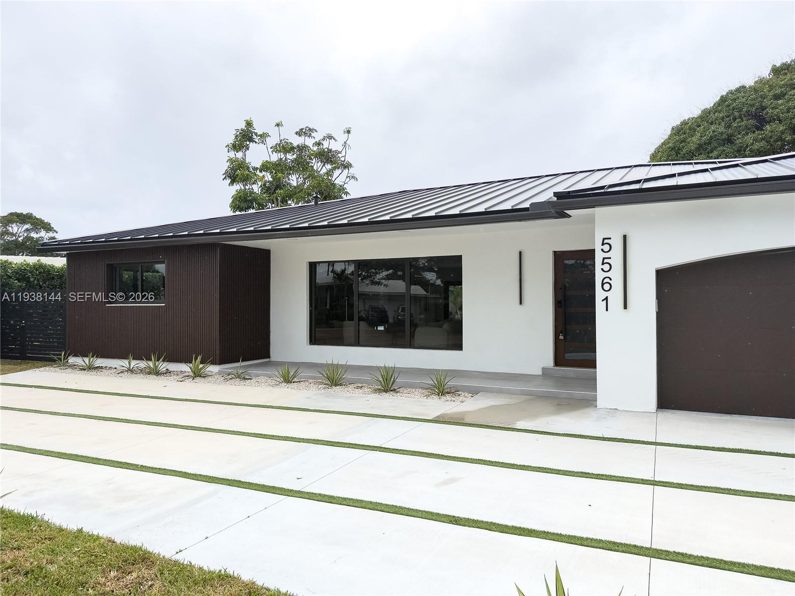 5561 NE 28th Ave Fort Lauderdale, FL 33308