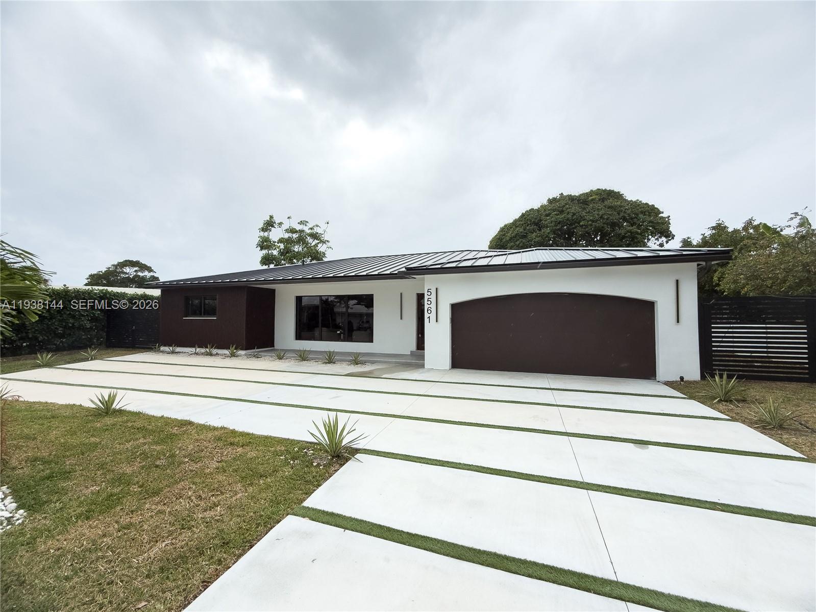 5561 NE 28th Ave Fort Lauderdale, FL 33308