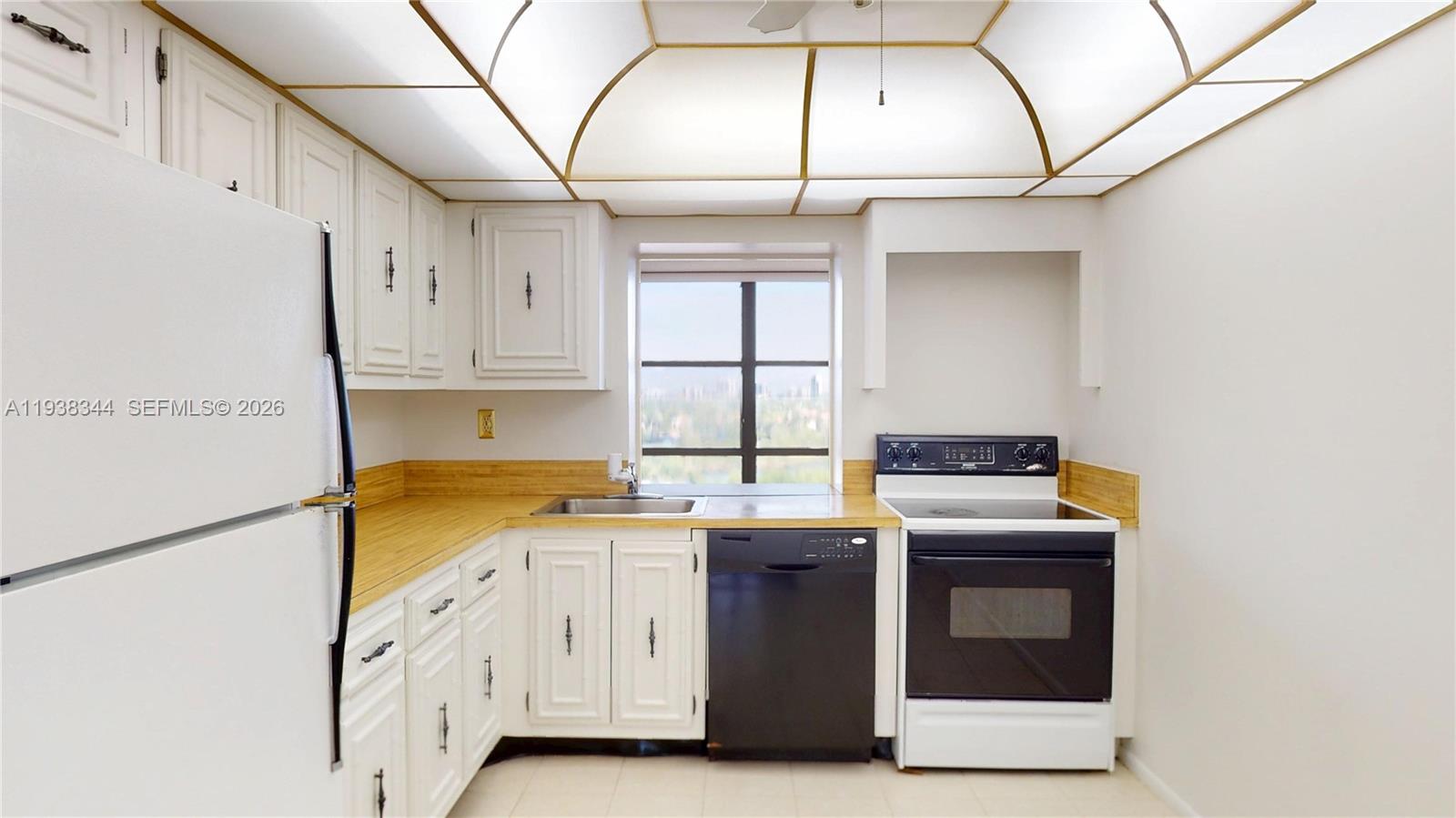 1000 Parkview Dr #1023 Hallandale Beach, FL 33009