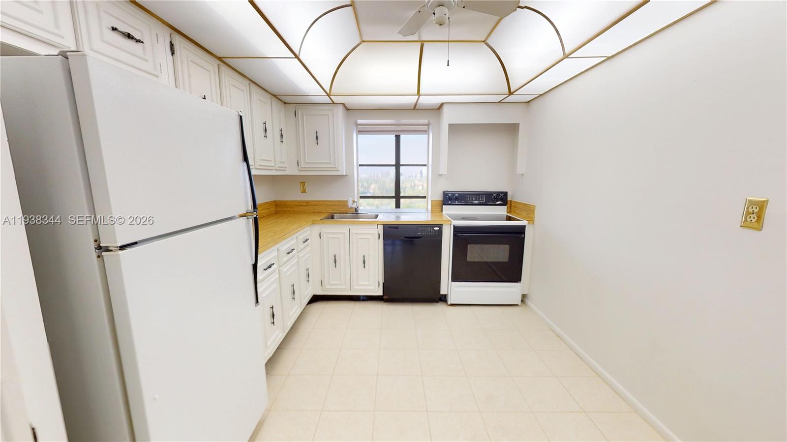 1000 Parkview Dr #1023 Hallandale Beach, FL 33009