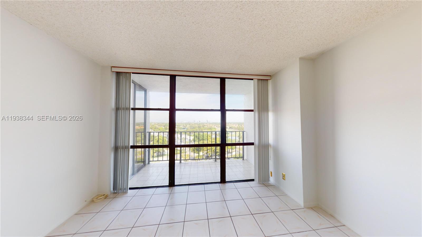 1000 Parkview Dr #1023 Hallandale Beach, FL 33009