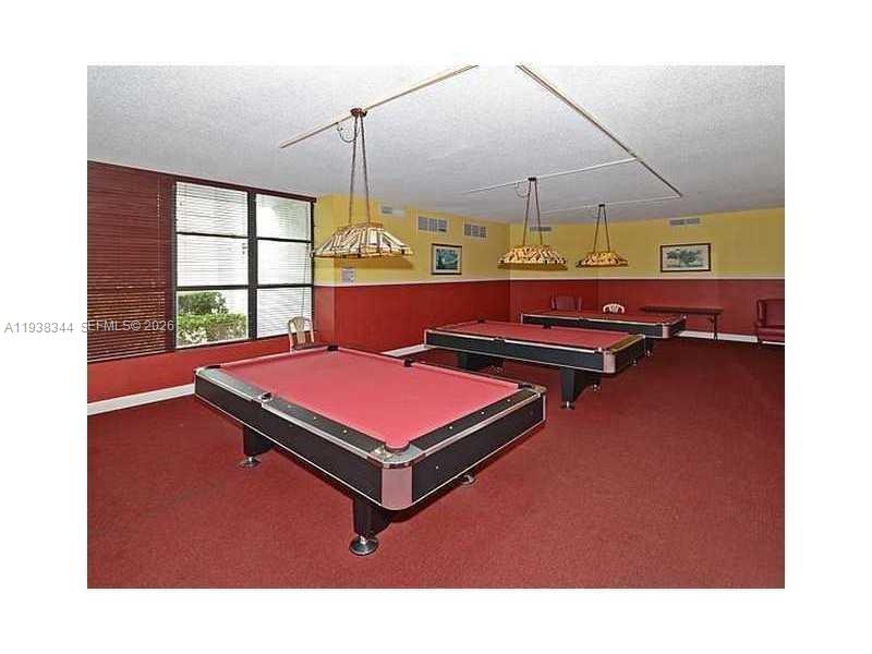 1000 Parkview Dr #1023 Hallandale Beach, FL 33009