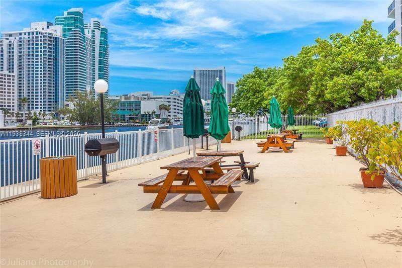 1000 Parkview Dr #1023 Hallandale Beach, FL 33009