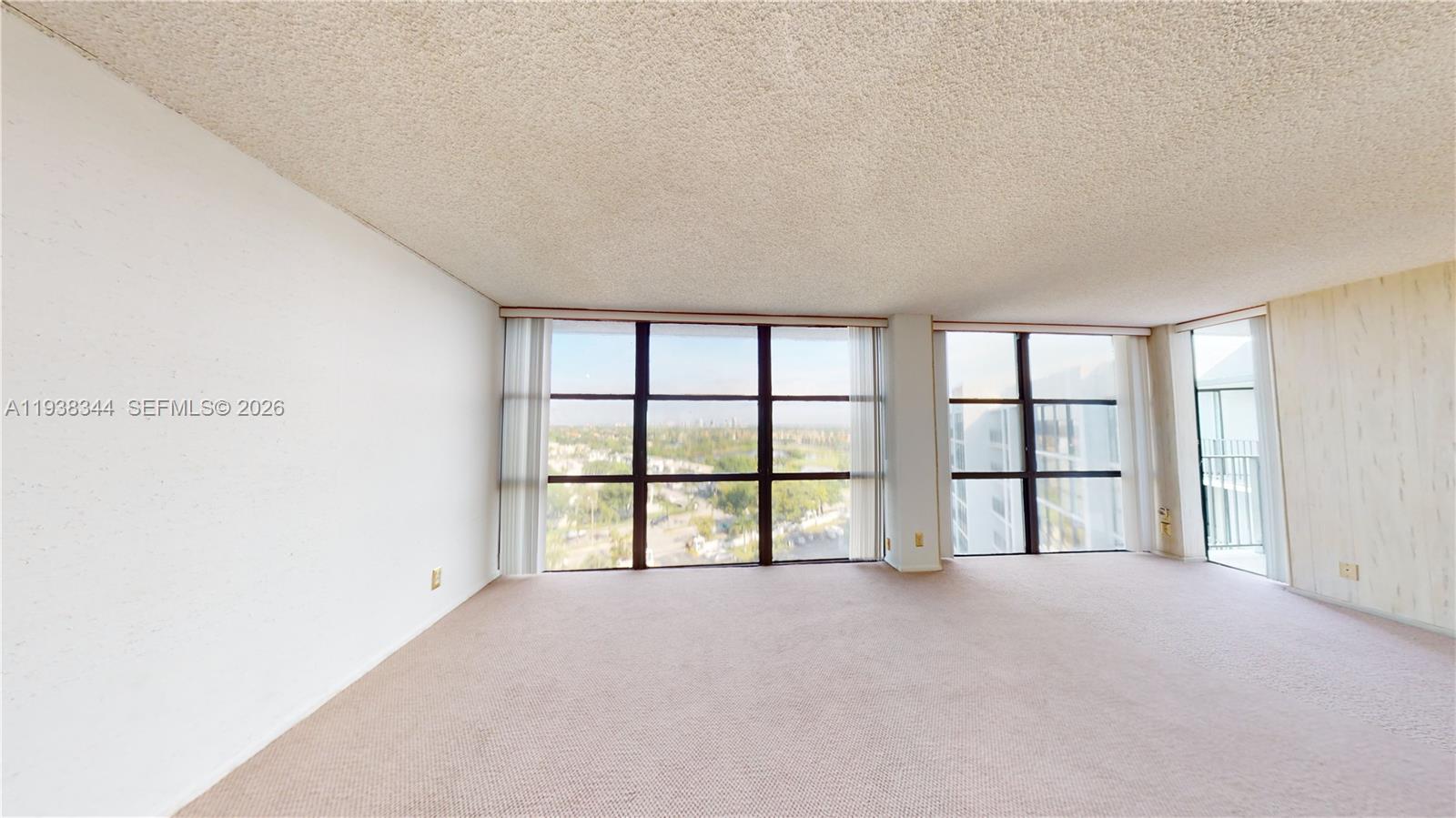 1000 Parkview Dr #1023 Hallandale Beach, FL 33009