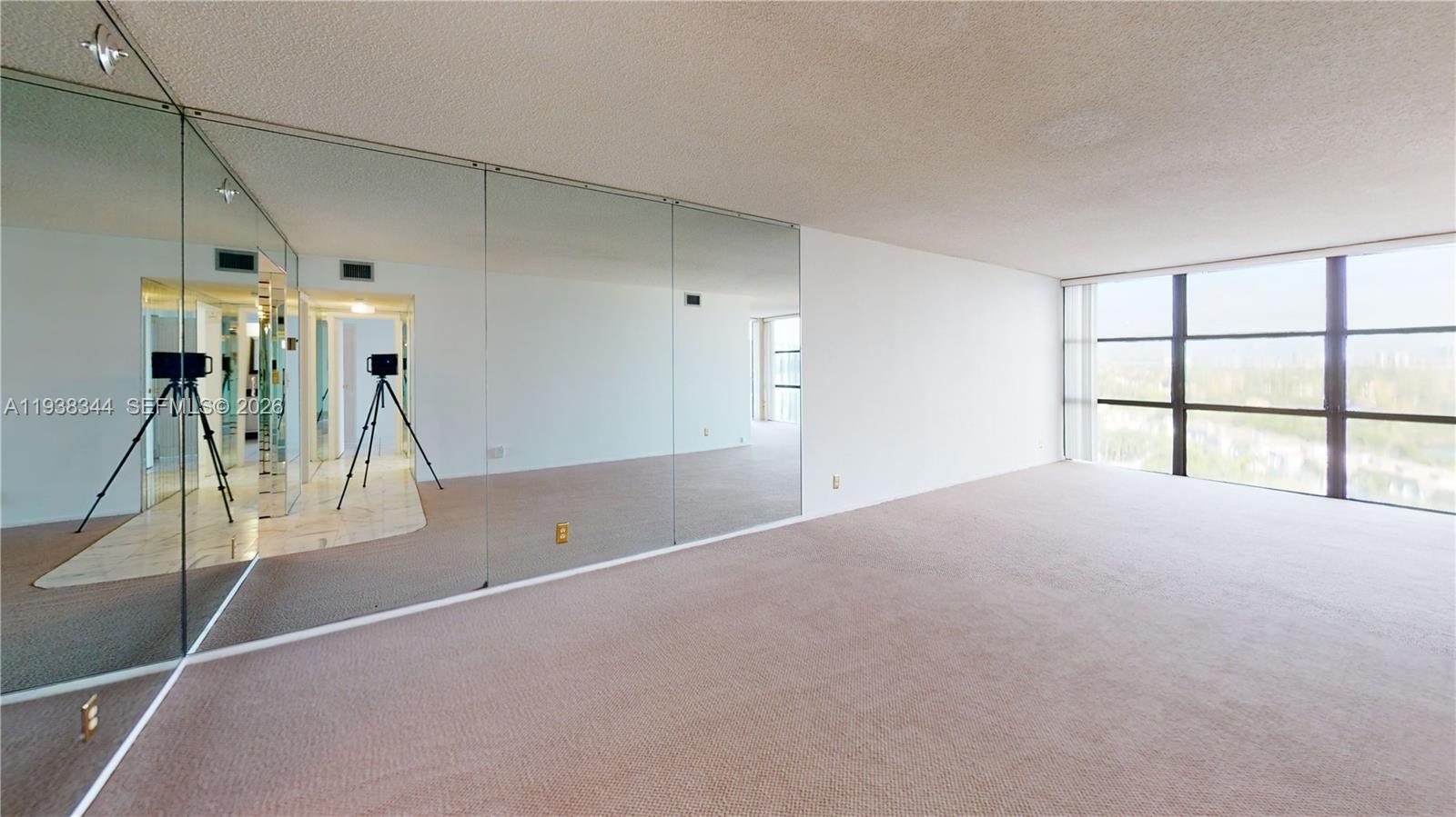 1000 Parkview Dr #1023 Hallandale Beach, FL 33009